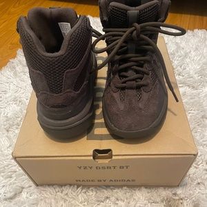 Yeezy Dsrt Boots Size 4 youth
